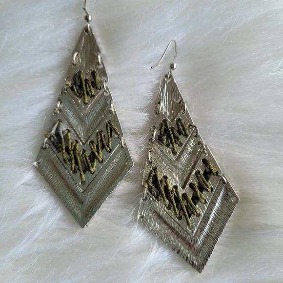 NWOT Women's Jewelry Silver Green Boho Dangle/Drop Earrings - Picture 2 of 4